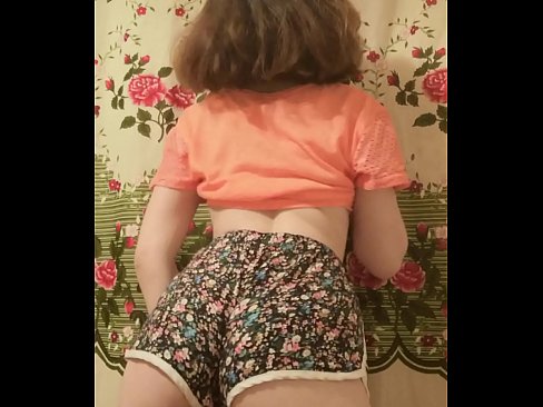 ❤️ Seksi enom bayek stripping mati dheweke kathok cendhak ing kamera ❤ Video porno ing kita  ️❤